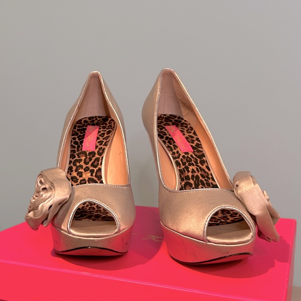Betsey Johnson Kalen Silver Satin heels size 8